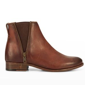 Frye Carly Zip Chelsea bootie. Congnac